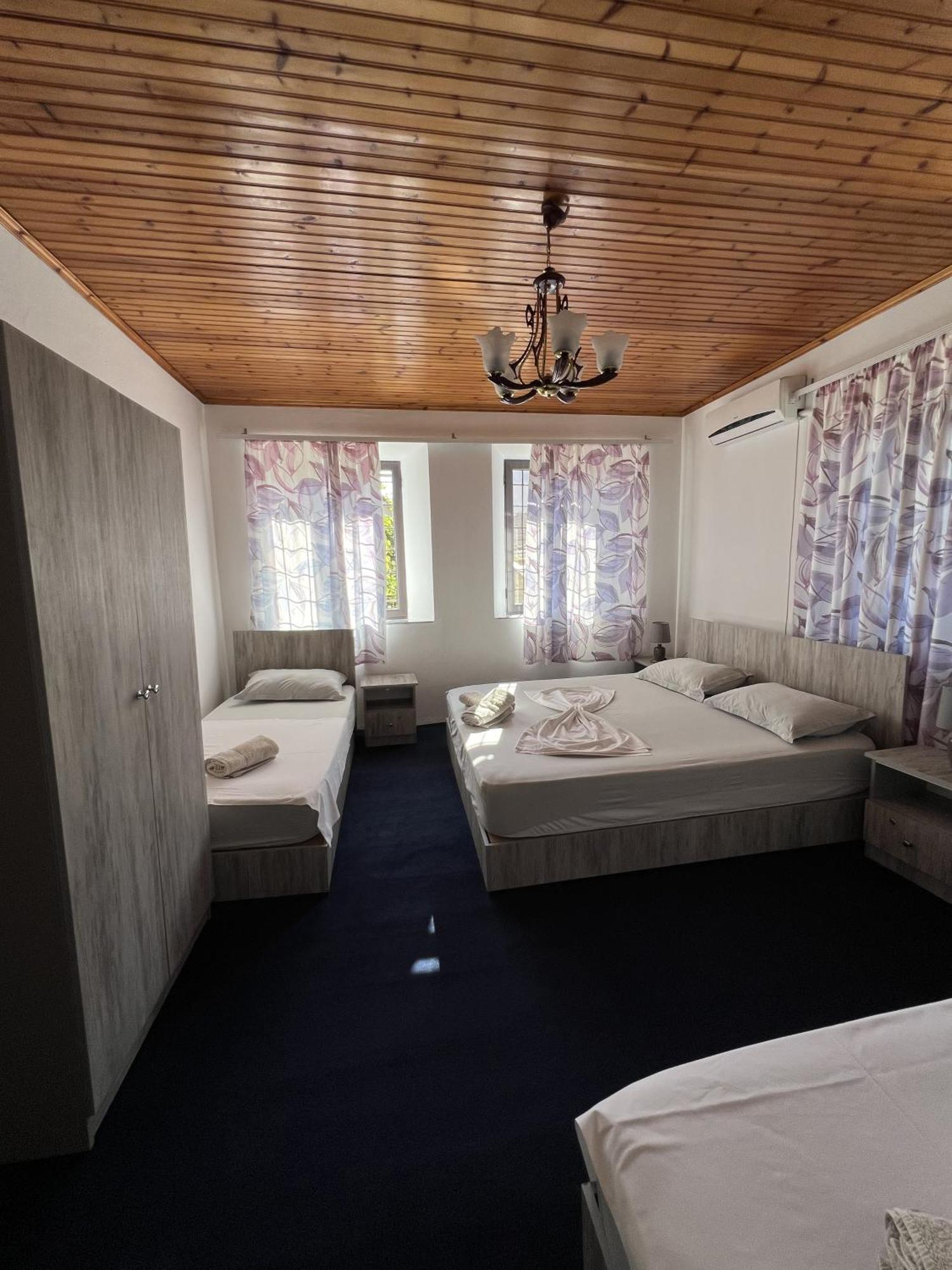 Onetwosleep Guesthouse Shkodër Esterno foto