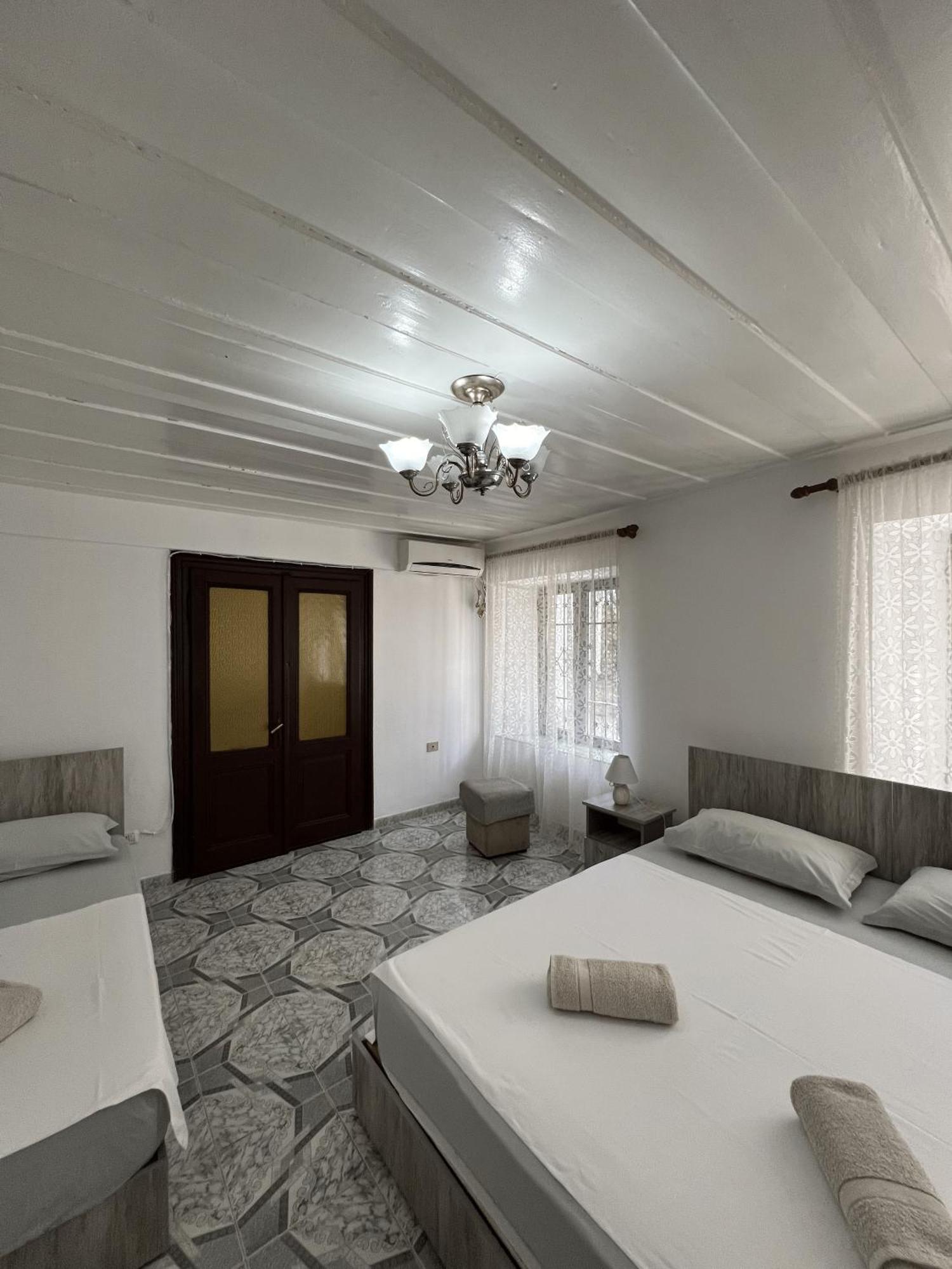 Onetwosleep Guesthouse Shkodër Esterno foto